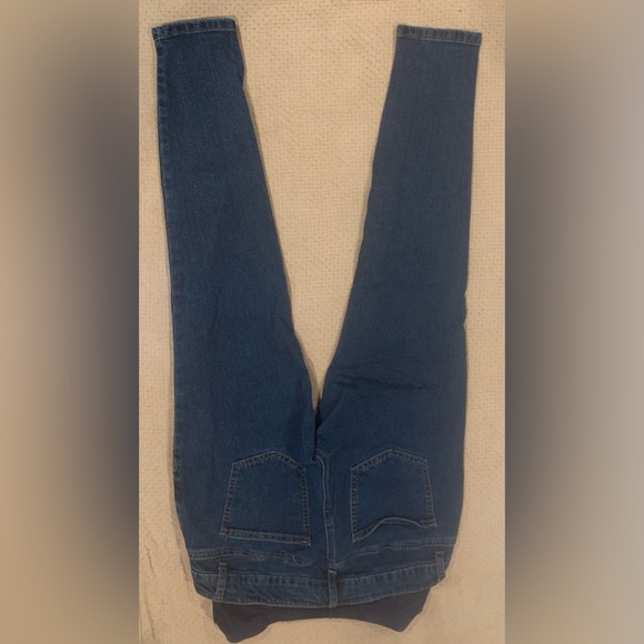 Size M maternity jeans - Picture 3 of 4